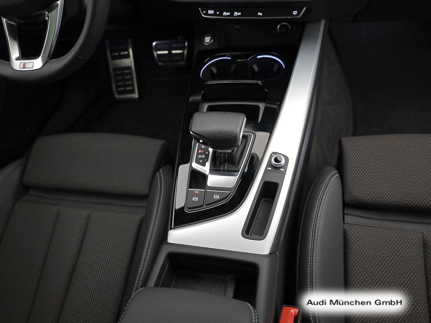Bild über Audi A4 Avant S line 40 TFSI S tronic - für weitere Informationen kontaktieren Sie den Audi Partner