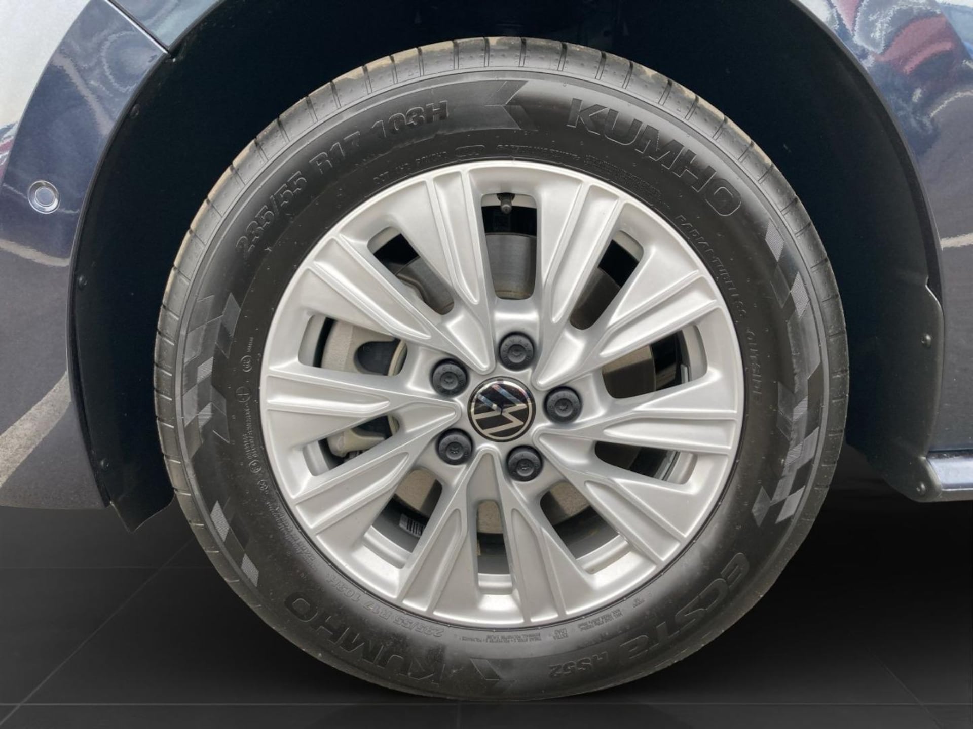 Volkswagen Multivan Langversion Basis-Modell