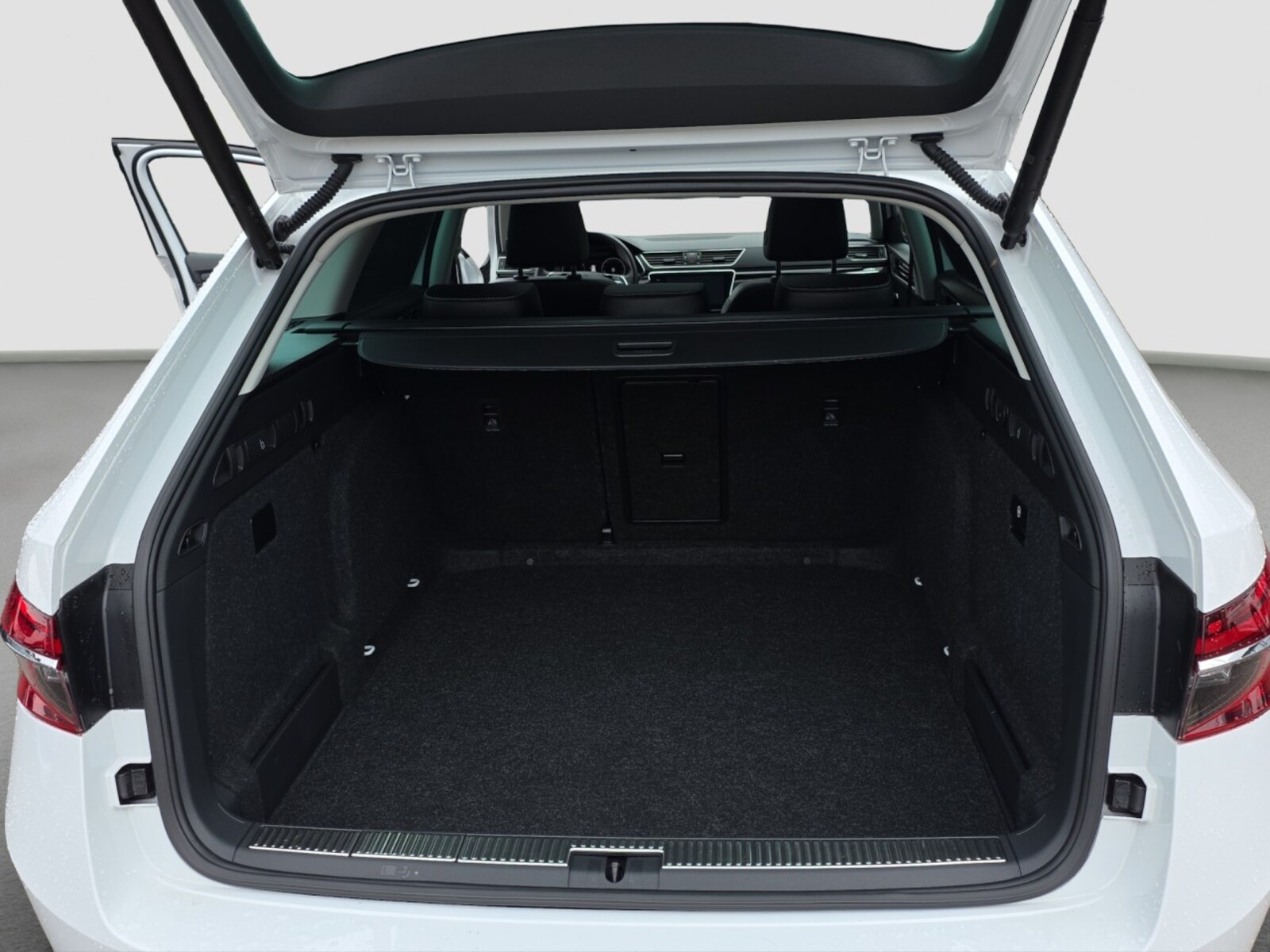 Škoda Superb Combi – Bild 17