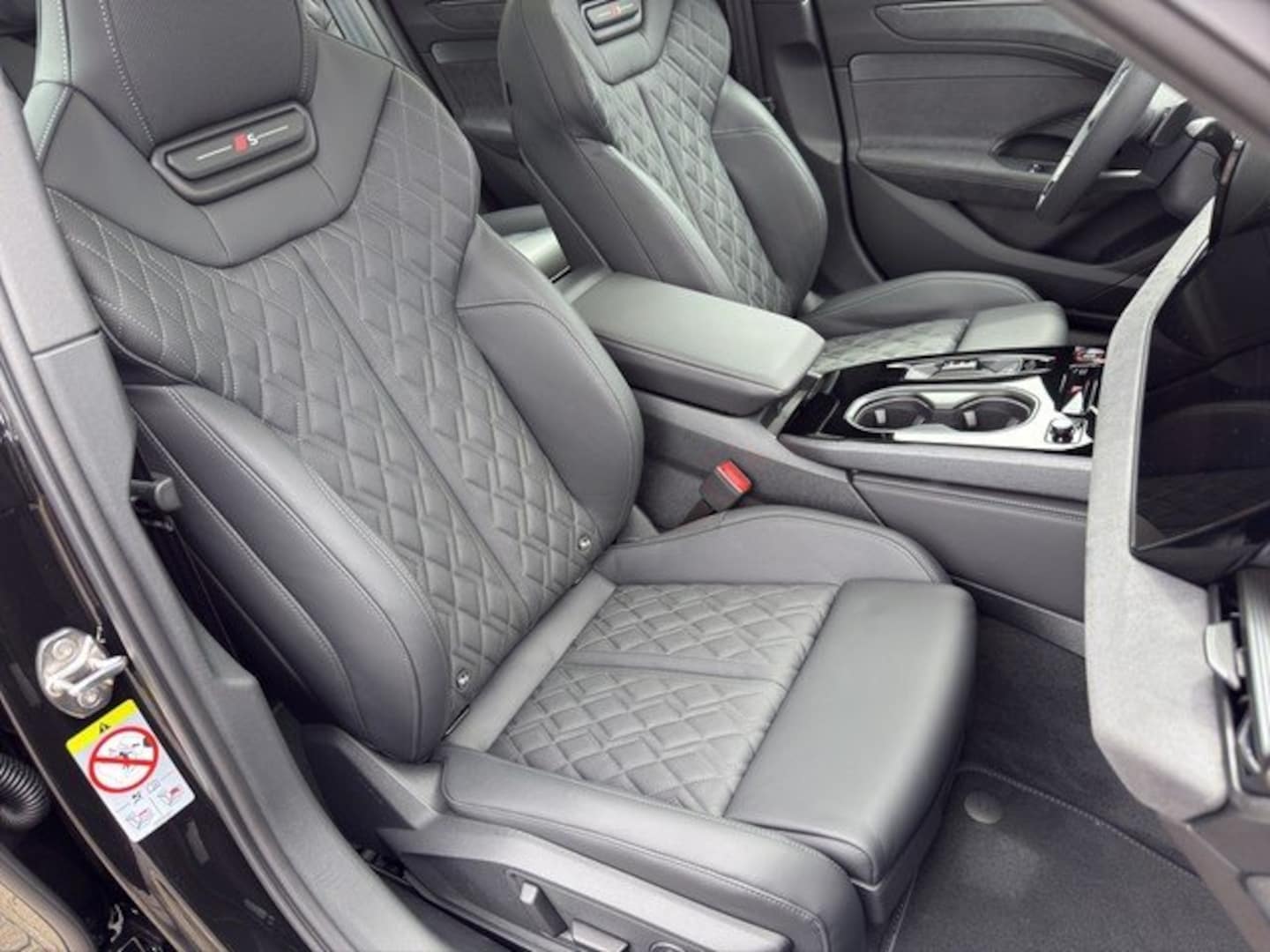Bild über Audi A6 Limousine TDI quattro 150 kW S tronic - für weitere Informationen kontaktieren Sie den Audi Partner