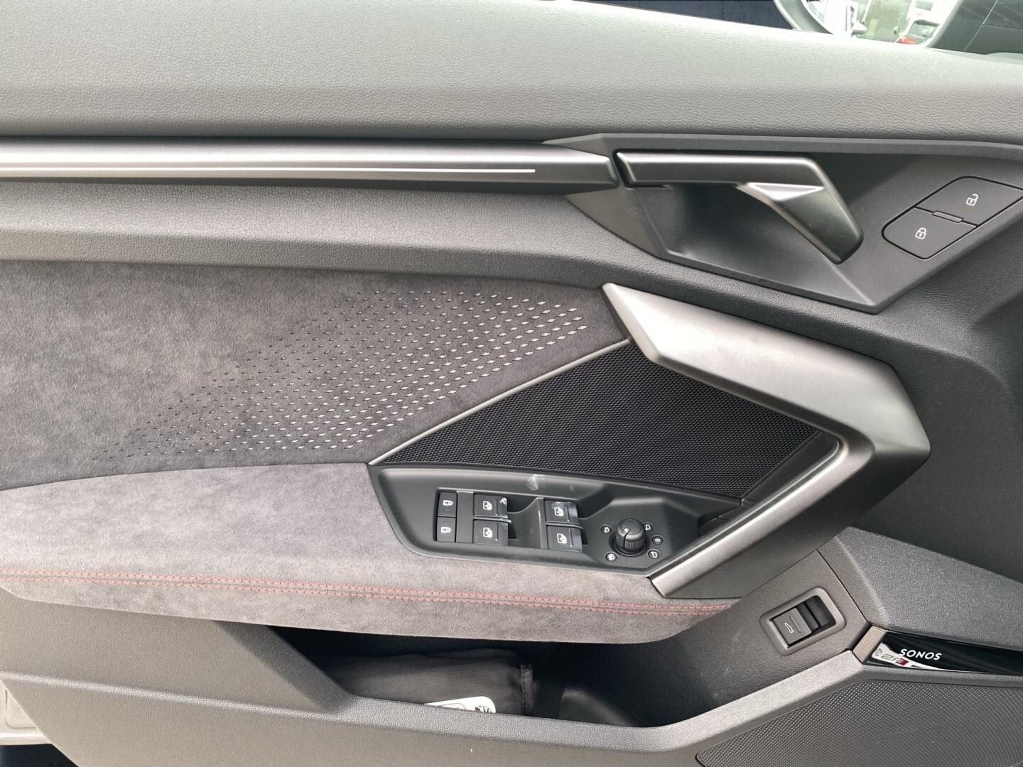 Bild über Audi RS 3 Sportback TFSI quattro 294 kW S tronic - für weitere Informationen kontaktieren Sie den Audi Partner