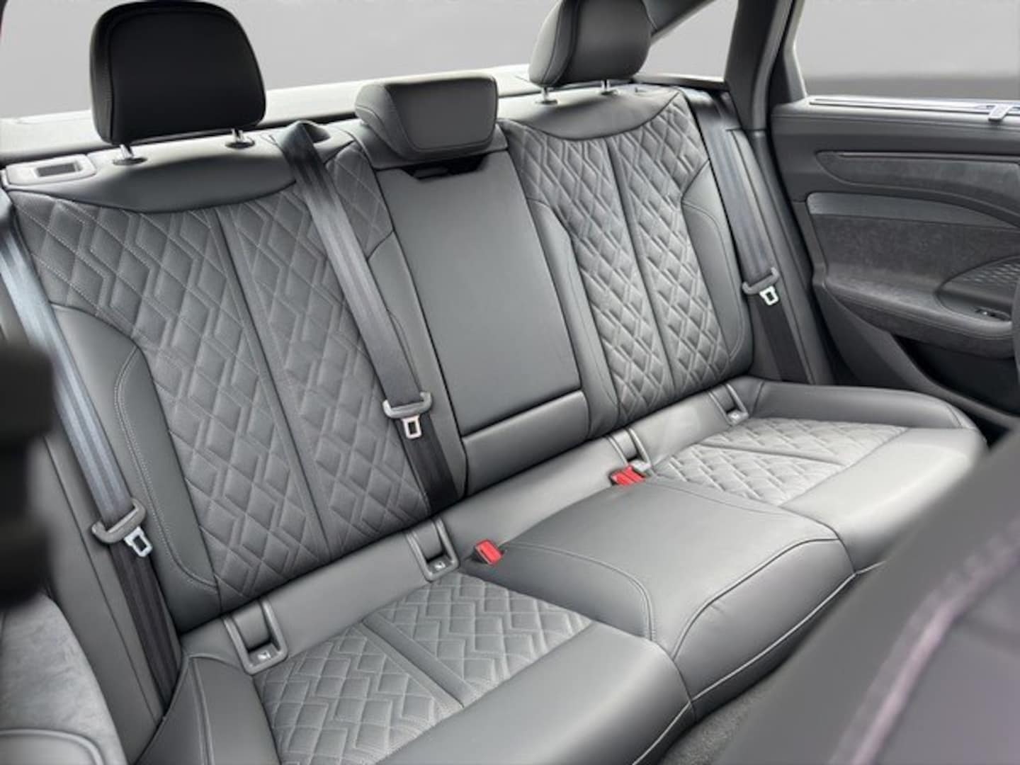 Bild über Audi A6 Limousine TDI quattro 150 kW S tronic - für weitere Informationen kontaktieren Sie den Audi Partner