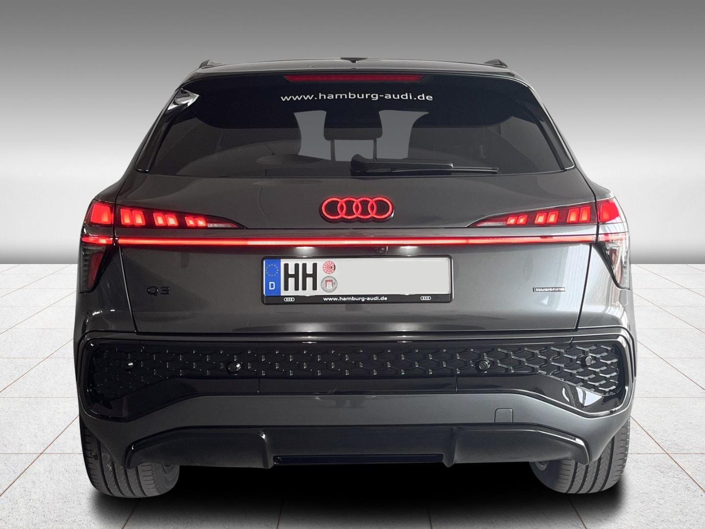 Bild über Audi Q3 SUV TFSI quattro 195 kW S tronic - für weitere Informationen kontaktieren Sie den Audi Partner