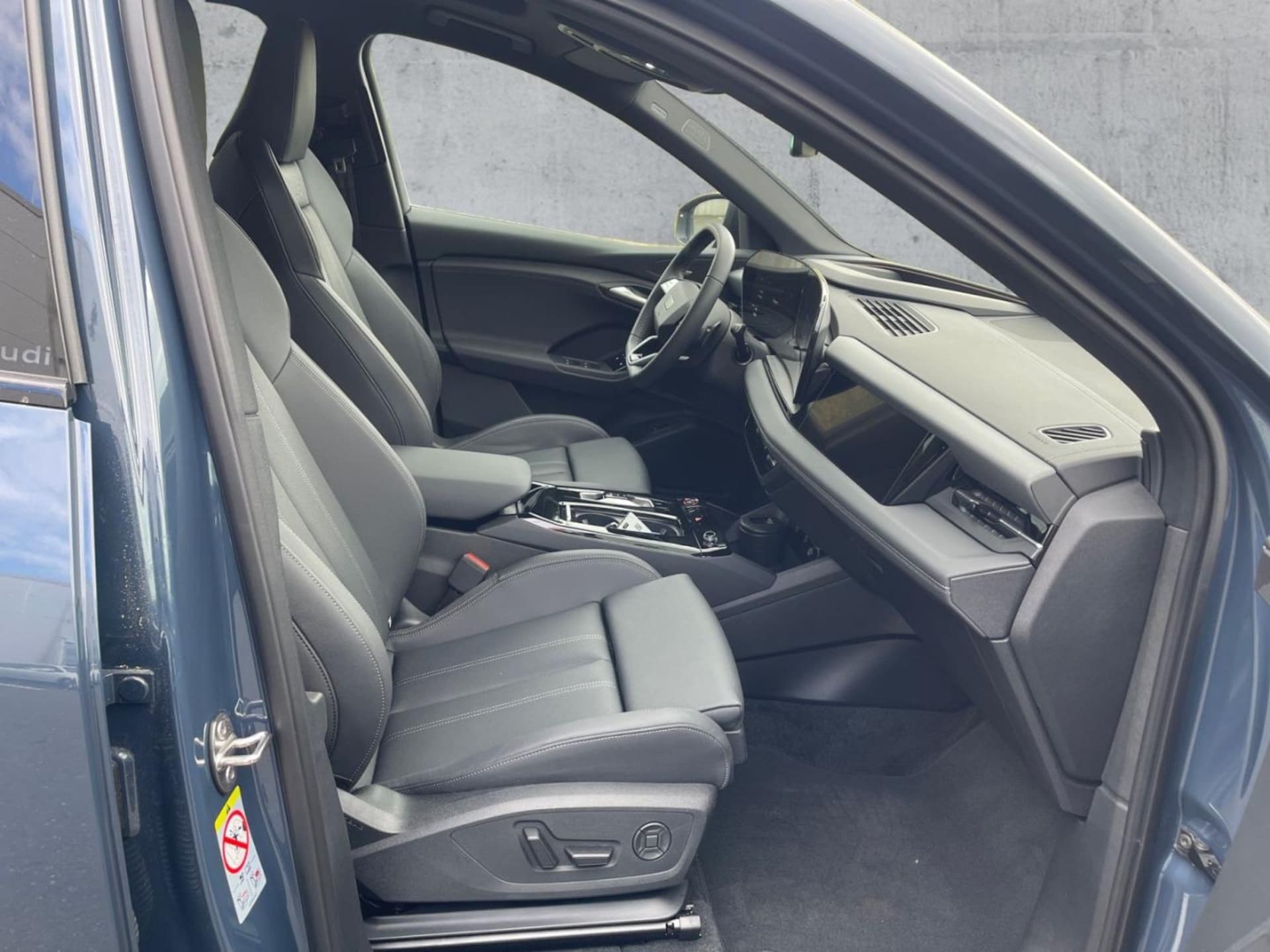 Audi SQ6 SUV e-tron