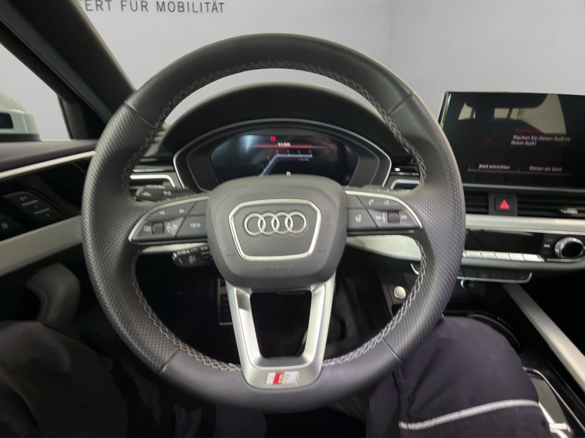Audi A4 Avant S line