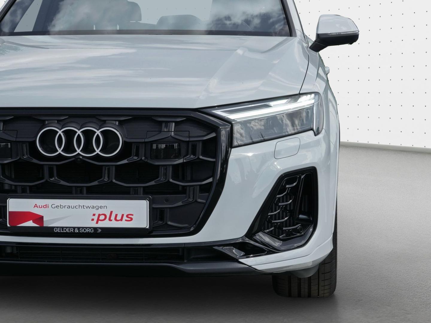 Image about Audi Q7 SUV TFSI e S line 55 TFSI e quattro tiptronic