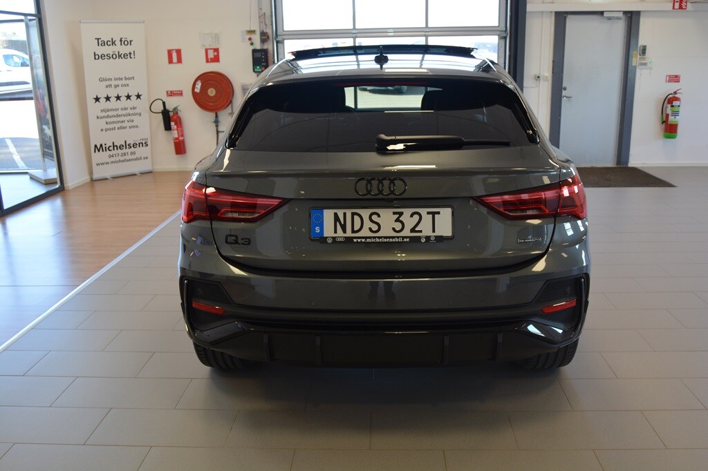 Bild som visar&nbsp;Audi Q3 Sportback&nbsp;Q3 Sportback 45 TFSI quattro S line 245 hk S tronic - för mer information kontakta din Audi Partner