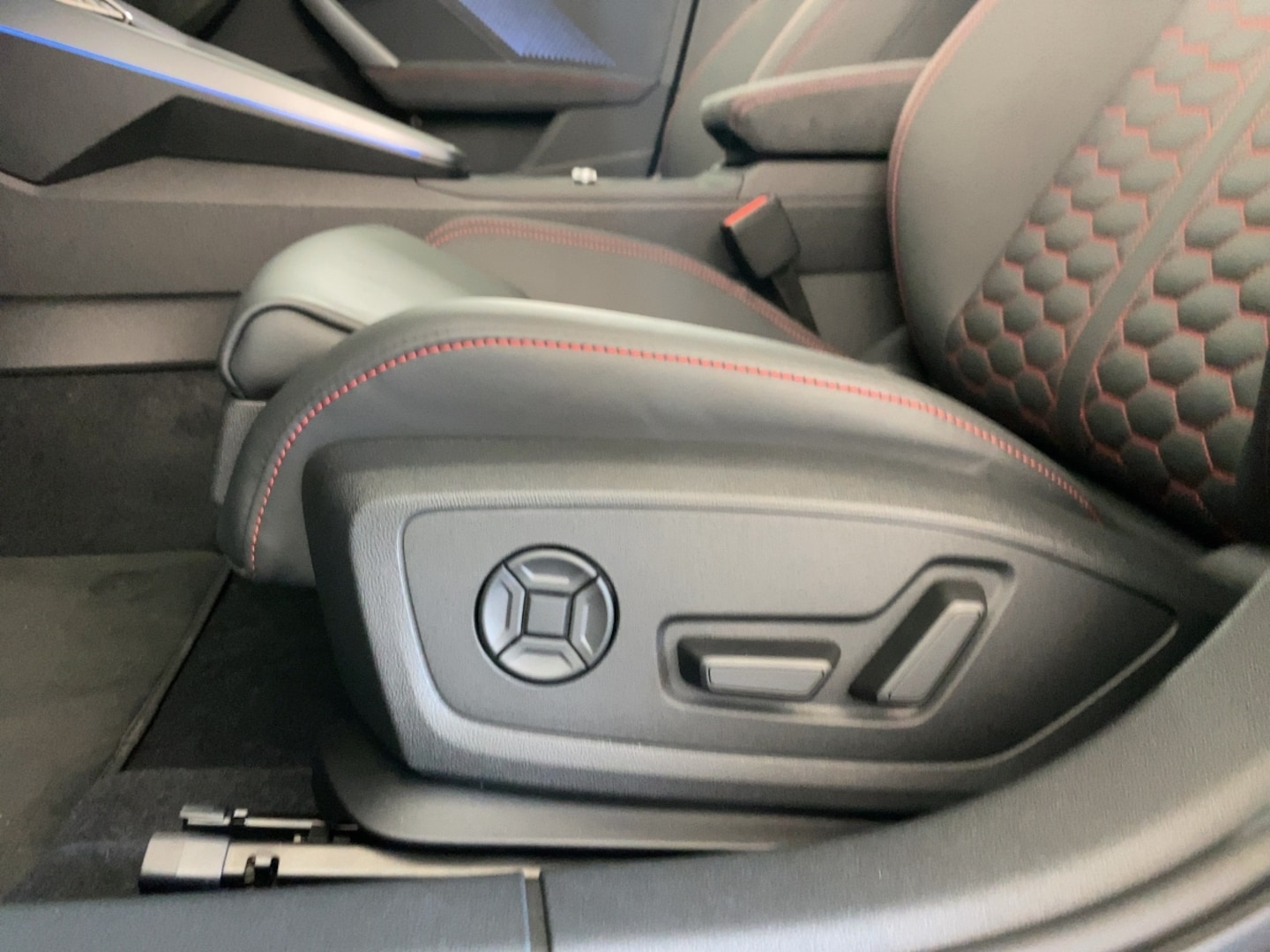 Bild über Audi RS 3 Sportback TFSI quattro 294 kW S tronic - für weitere Informationen kontaktieren Sie den Audi Partner