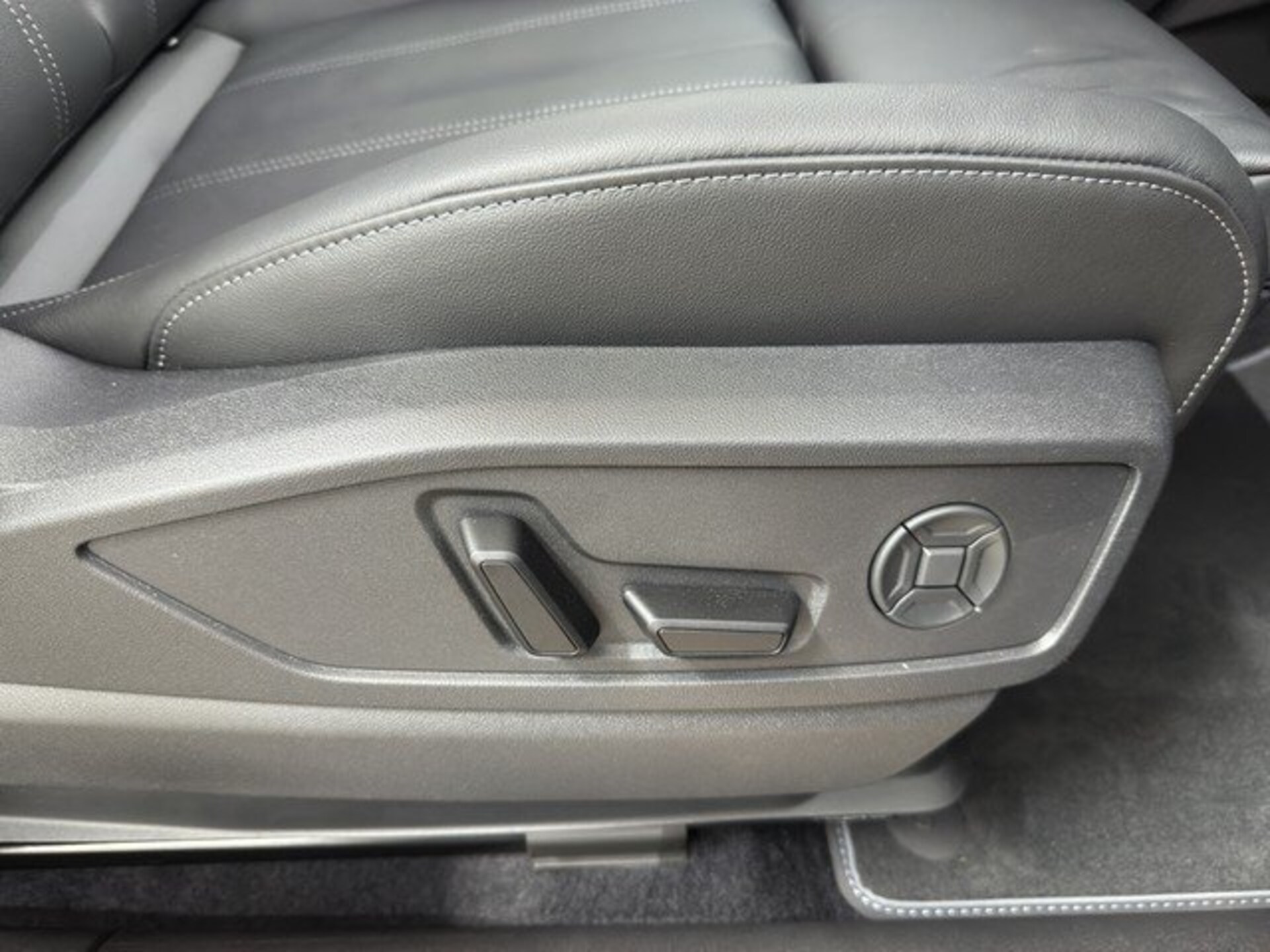 Audi Q5 Sportback edition one