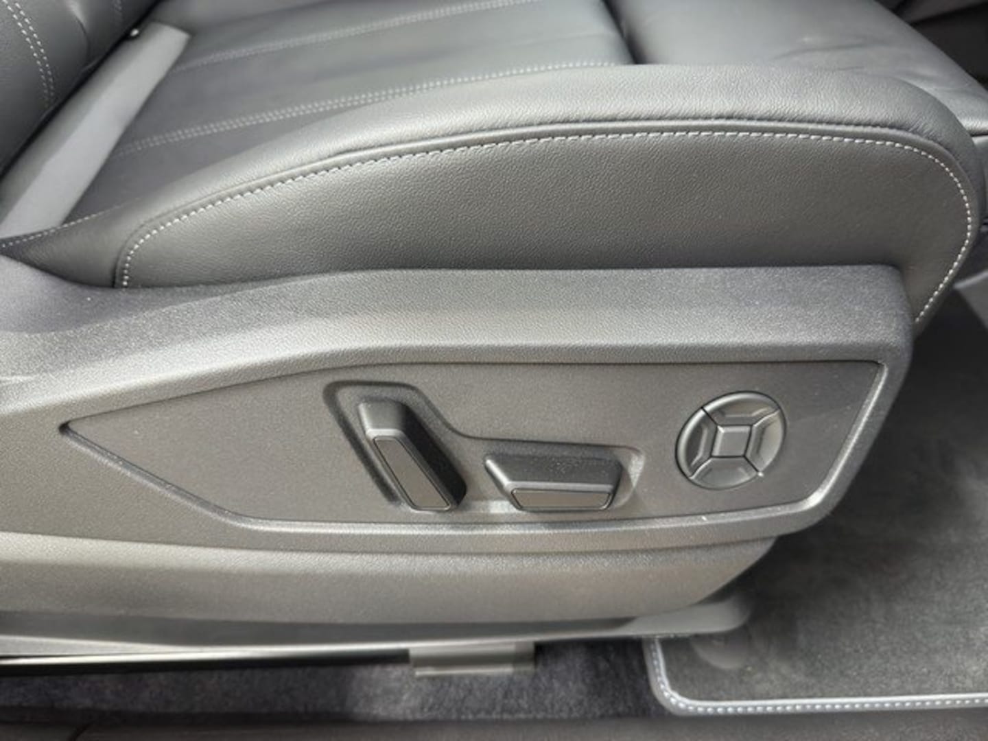 Bild über Audi Q5 Sportback TDI quattro 150 kW S tronic - für weitere Informationen kontaktieren Sie den Audi Partner