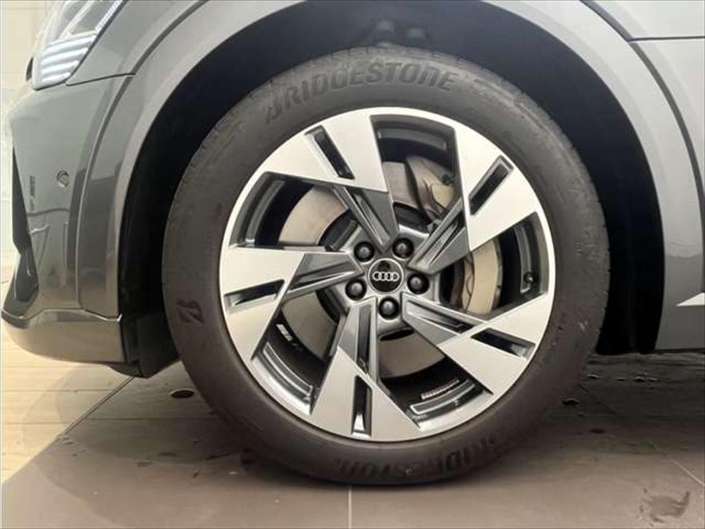 Image about Audi e-tron 55 quattro S line 300,00 kW