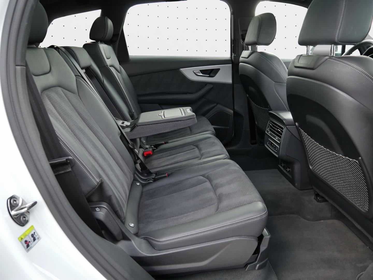 Image about Audi Q7 SUV TFSI e S line 55 TFSI e quattro tiptronic