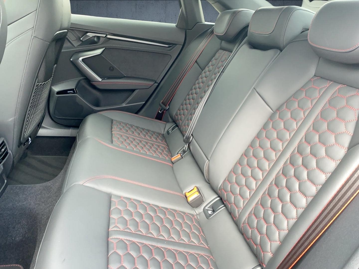 Bild über Audi RS 3 Limousine TFSI quattro 294 kW S tronic - für weitere Informationen kontaktieren Sie den Audi Partner