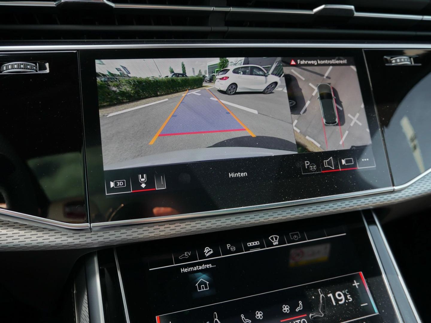 Image about Audi Q7 SUV TFSI e S line 55 TFSI e quattro tiptronic