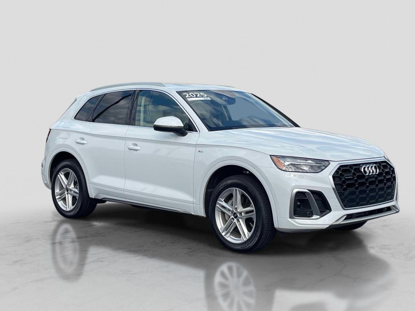 2025 Audi Q5 55 e Premium Plus's photo