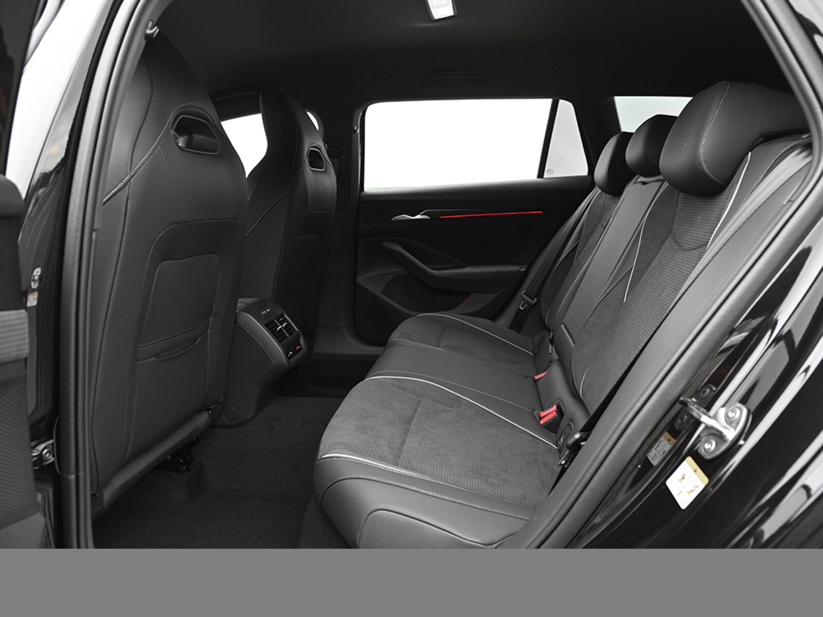 Škoda Superb Combi – Bild 11