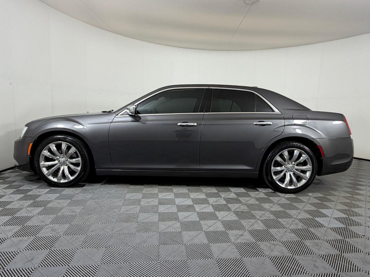 Used 2019 Chrysler 300 Limited with VIN 2C3CCAEG2KH536354 for sale in Brentwood, TN