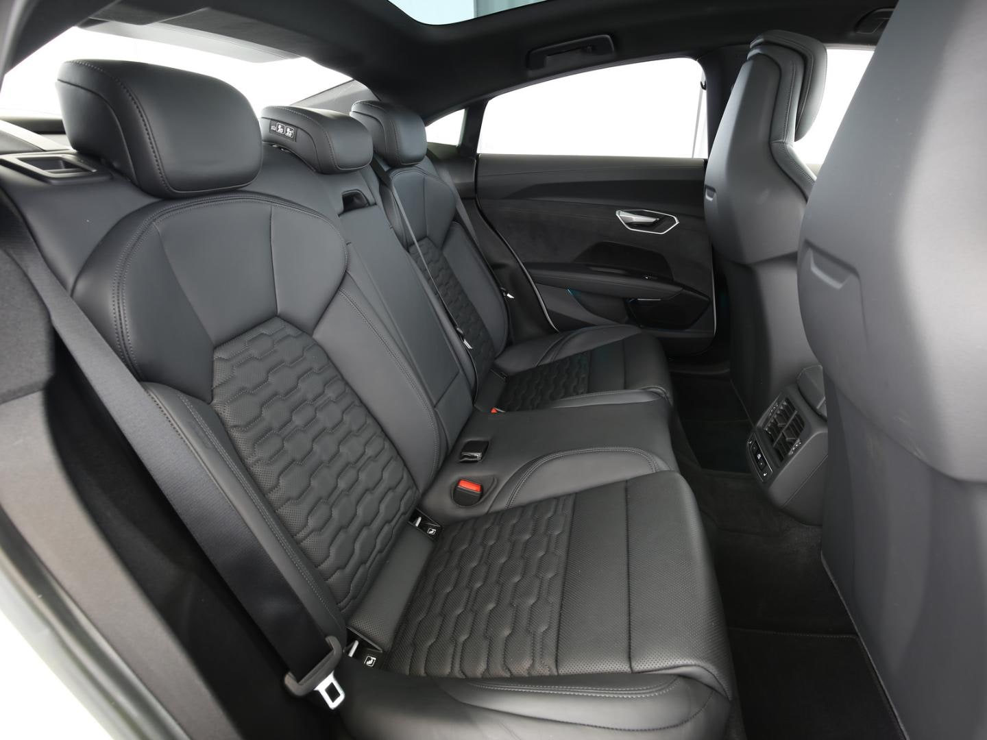 Bild über Audi e-tron GT e-tron quattro - für weitere Informationen kontaktieren Sie den Audi Partner
