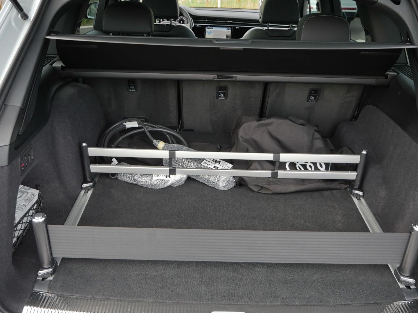 Image about Audi Q7 SUV TFSI e S line 55 TFSI e quattro tiptronic