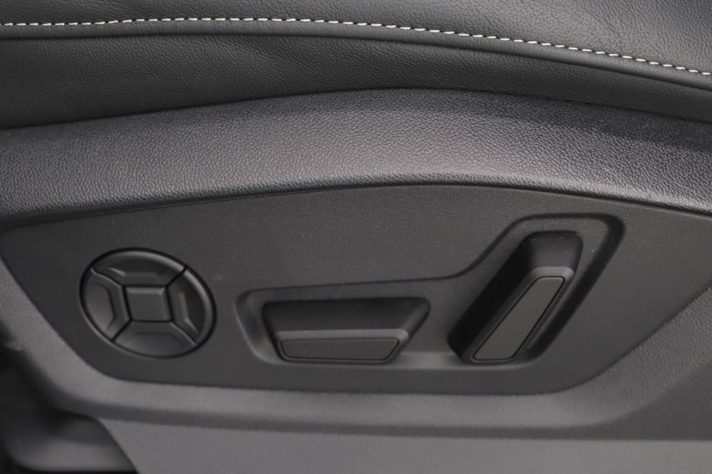 Bild über Audi SQ7 SUV TFSI quattro 373 kW tiptronic - für weitere Informationen kontaktieren Sie den Audi Partner