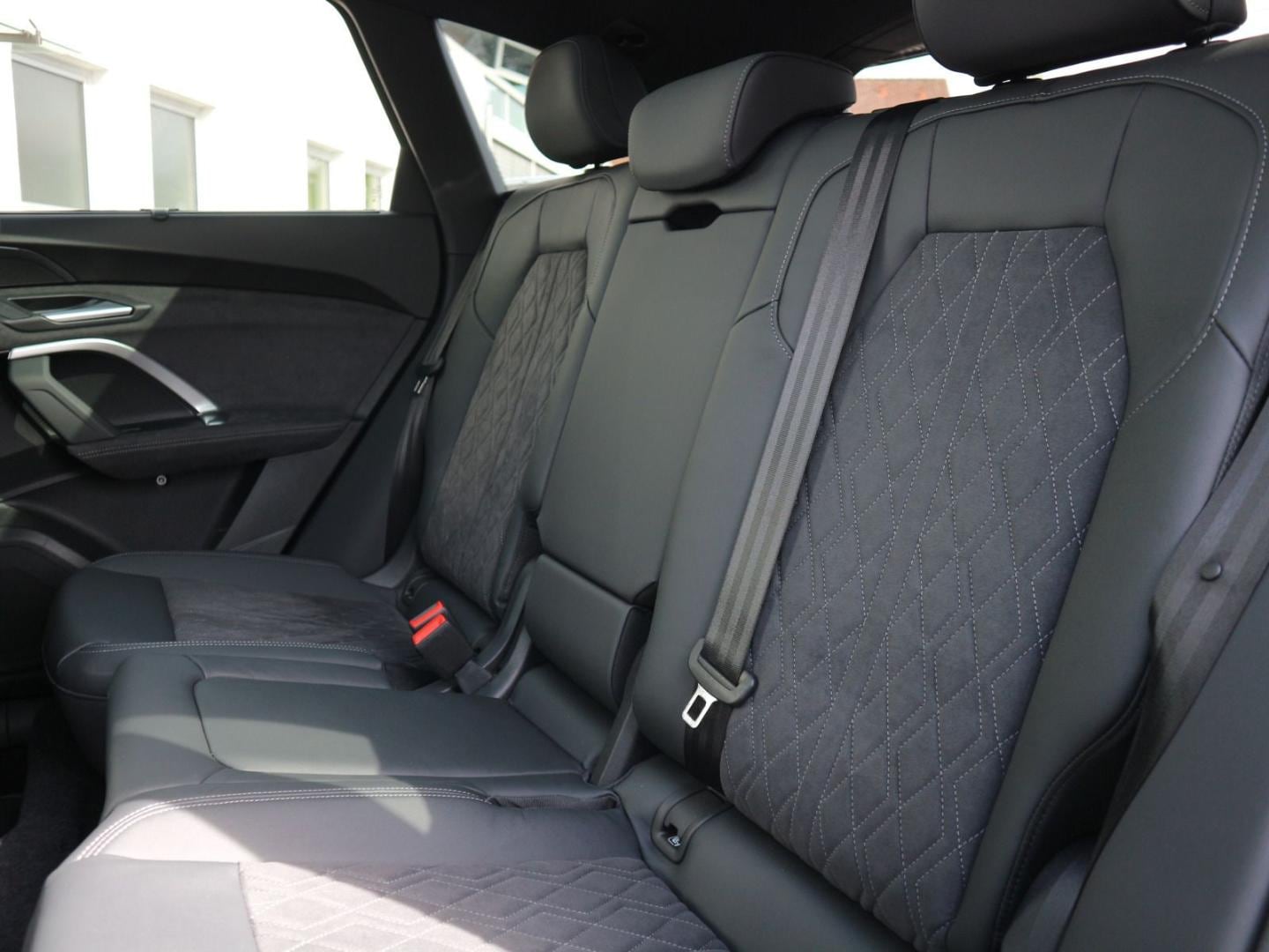 Bild über Audi Q5 SUV TDI quattro 150 kW S tronic - für weitere Informationen kontaktieren Sie den Audi Partner