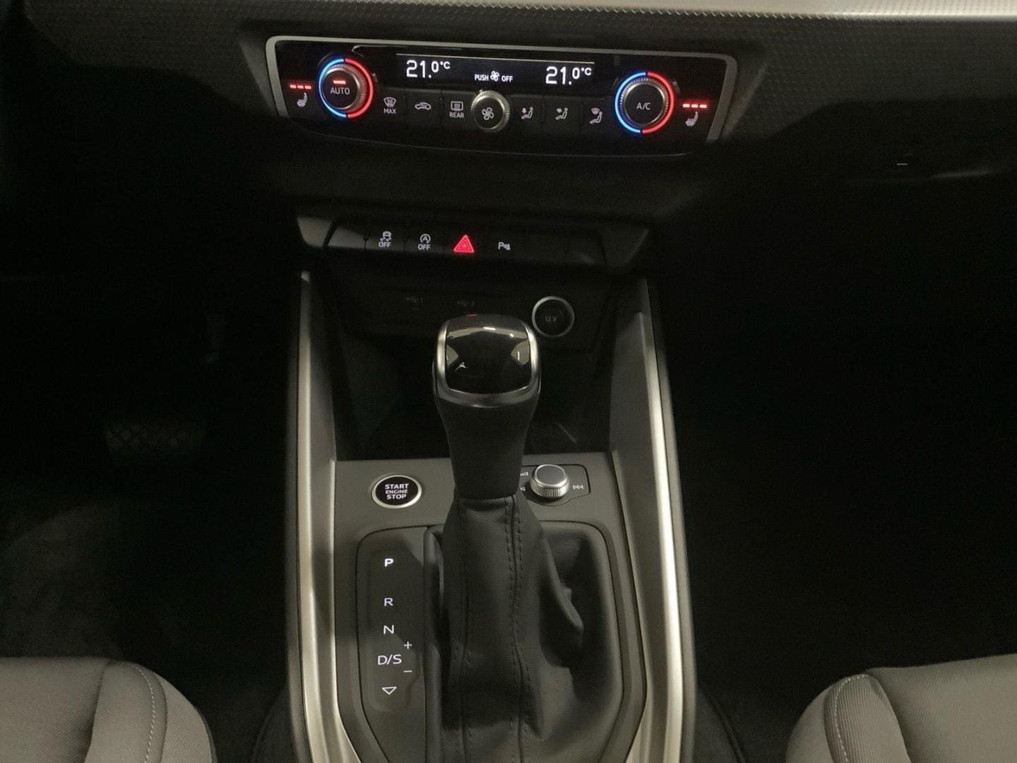 Bild über Audi A1 Sportback S line 30 TFSI S tronic - für weitere Informationen kontaktieren Sie den Audi Partner