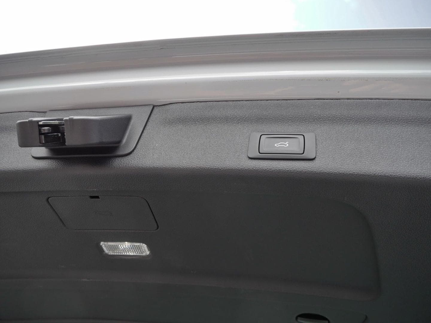 Bild über Audi S6 Avant TDI quattro tiptronic - für weitere Informationen kontaktieren Sie den Audi Partner