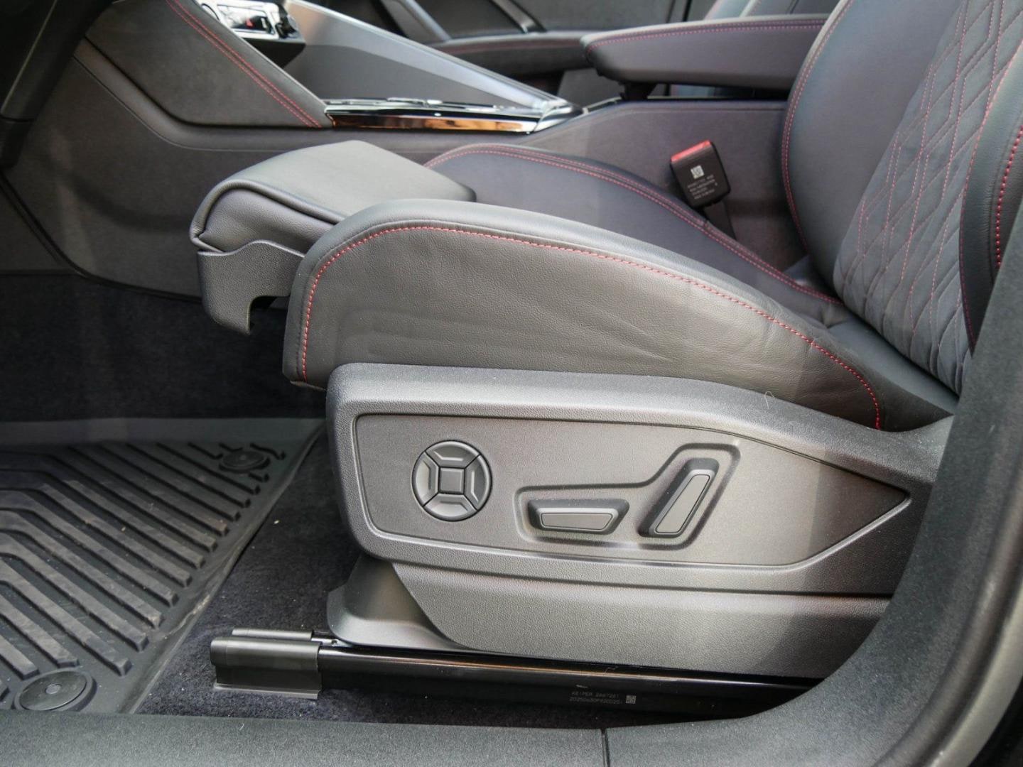 Bild über Audi Q5 SUV e-hybrid e-hybrid quattro 270 kW S tronic - für weitere Informationen kontaktieren Sie den Audi Partner
