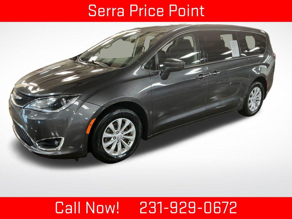 2018 Chrysler Pacifica Touring Plus's photo