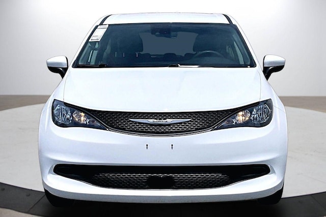 2023 Chrysler Voyager