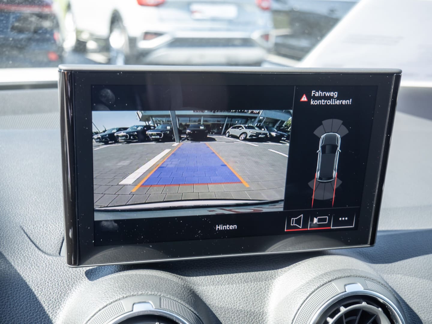 Bild über Audi Q2 advanced 35 TFSI S tronic - für weitere Informationen kontaktieren Sie den Audi Partner