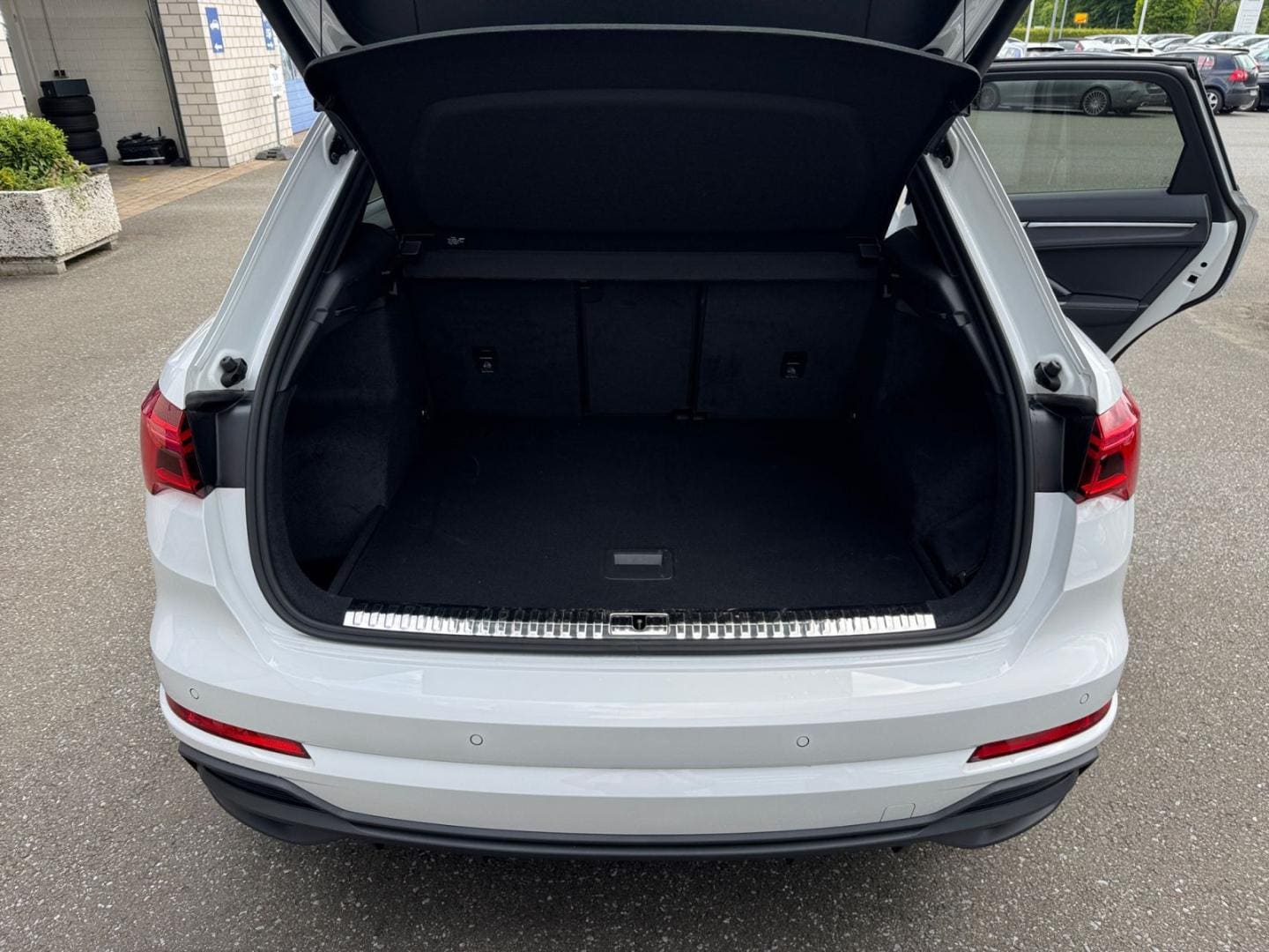 Bild über Audi Q3 S line 40 TDI quattro S tronic - für weitere Informationen kontaktieren Sie den Audi Partner