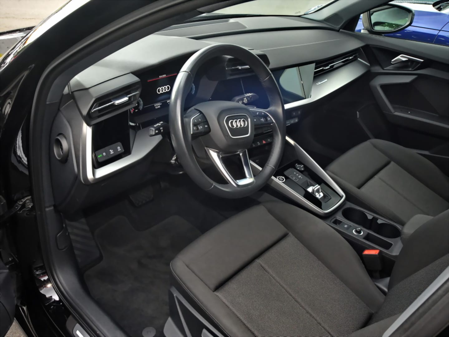 Bild über Audi A3 Sportback advanced 30 TFSI Schaltgetriebe - für weitere Informationen kontaktieren Sie den Audi Partner