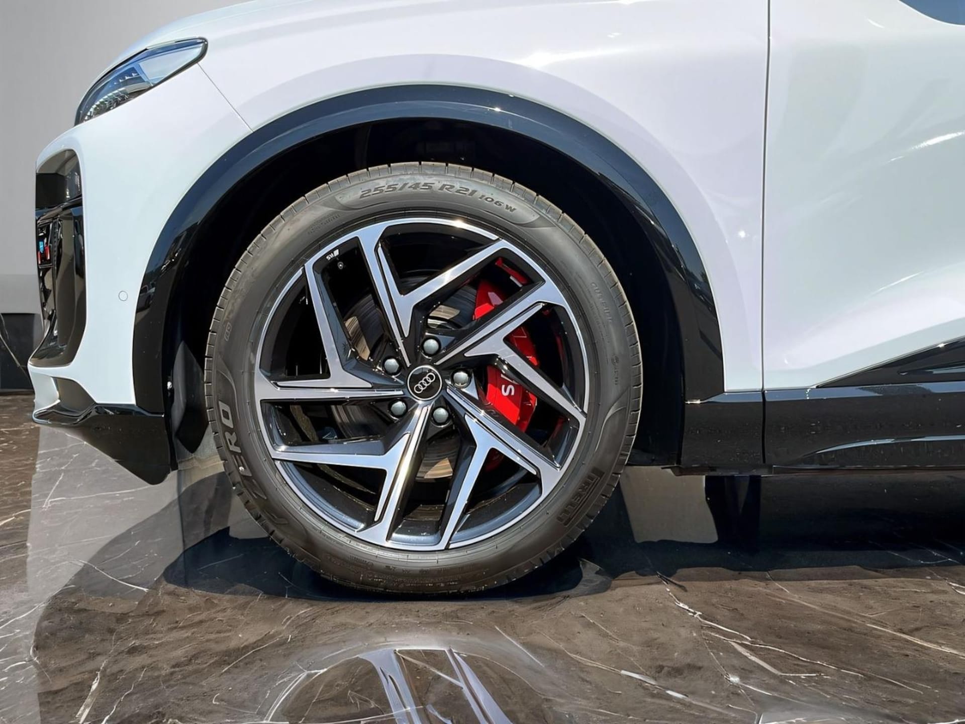 Audi SQ6 SUV e-tron