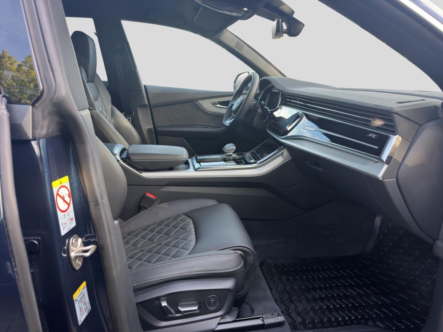 Bild über Audi SQ8 SUV TFSI quattro tiptronic - für weitere Informationen kontaktieren Sie den Audi Partner