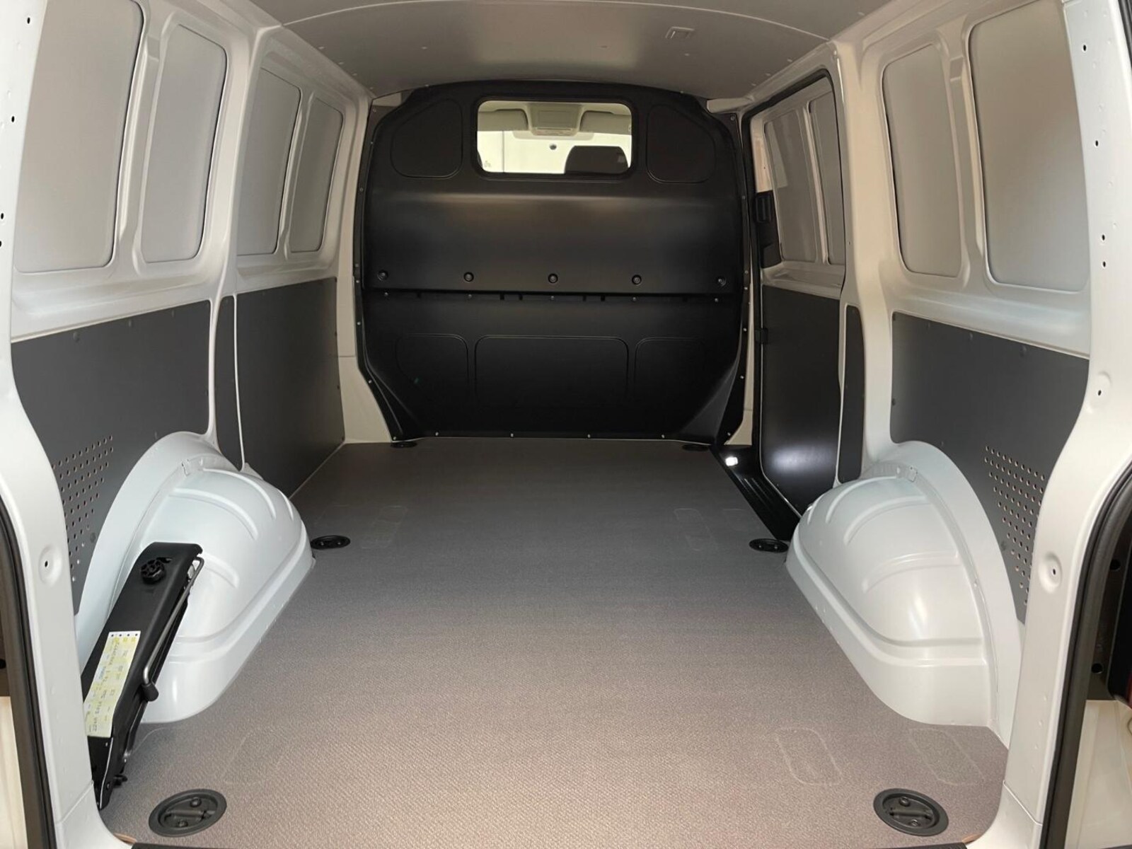 Volkswagen T6.1 Transporter Kasten kurzer Radstand – Bild 17