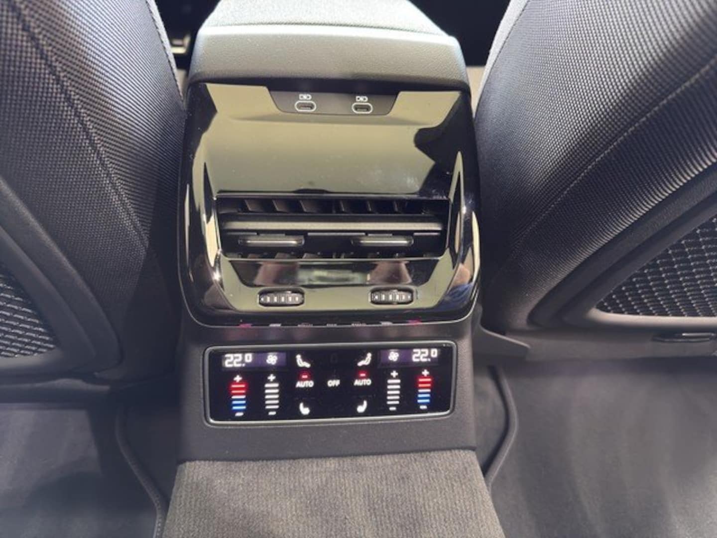 Bild über Audi A6 Avant edition one TDI quattro 150 kWS tronic - für weitere Informationen kontaktieren Sie den Audi Partner