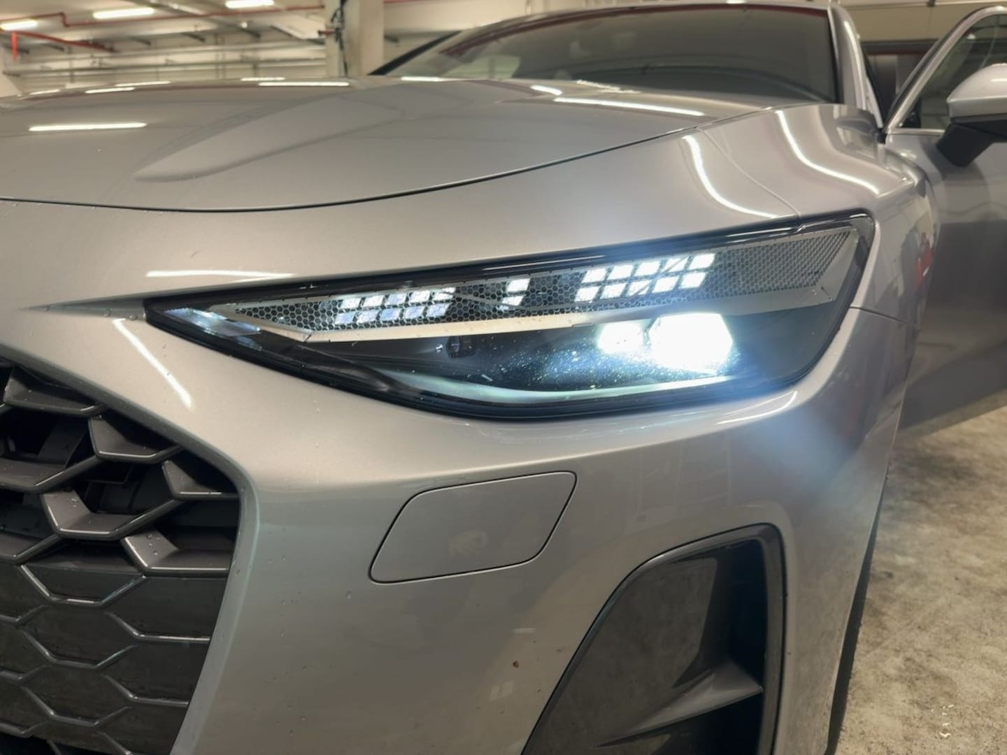 Bild über Audi A6 Avant TDI 150 kW S tronic - für weitere Informationen kontaktieren Sie den Audi Partner
