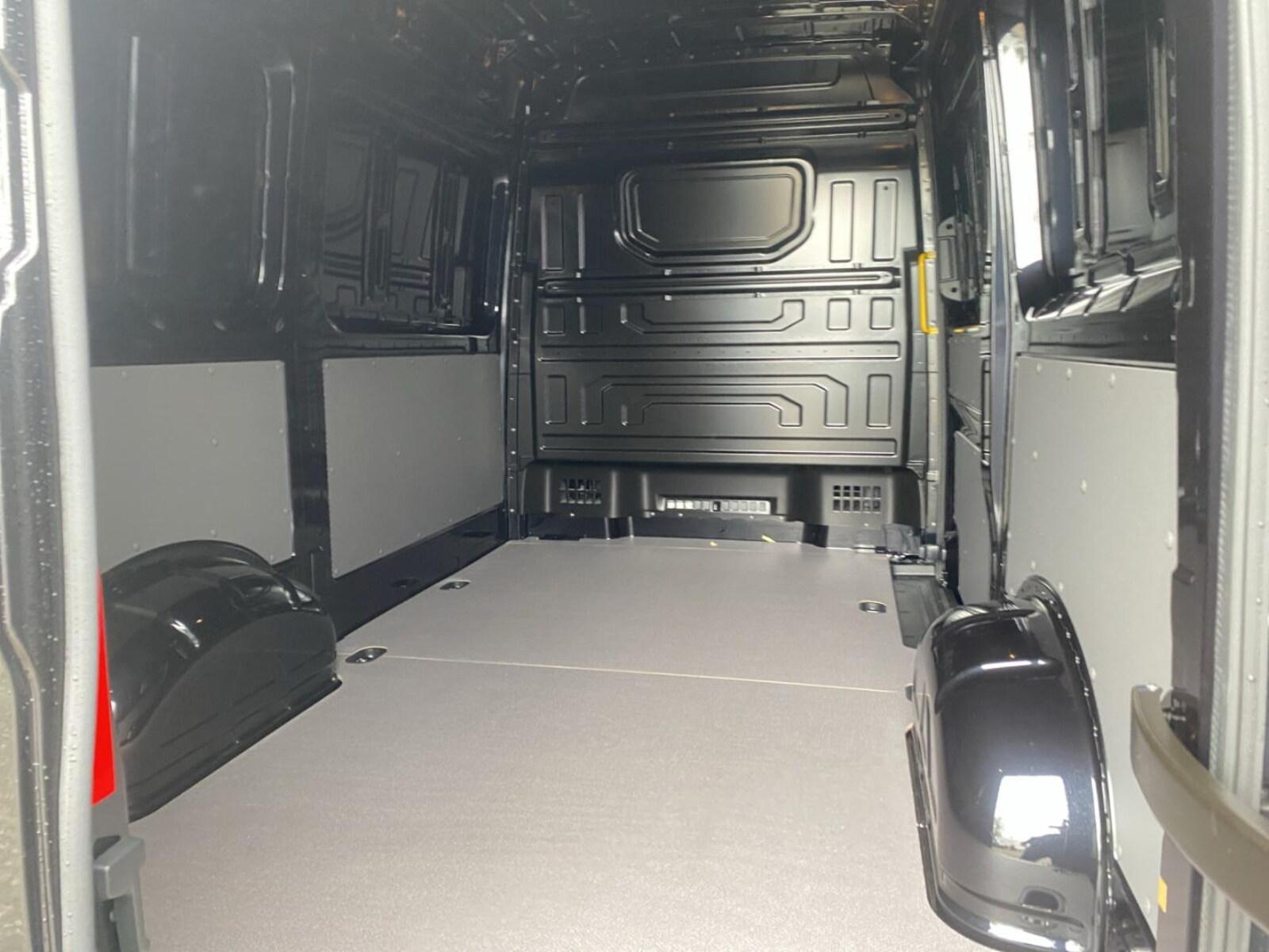 Volkswagen Crafter Kasten mittlerer Radstand – Bild 13