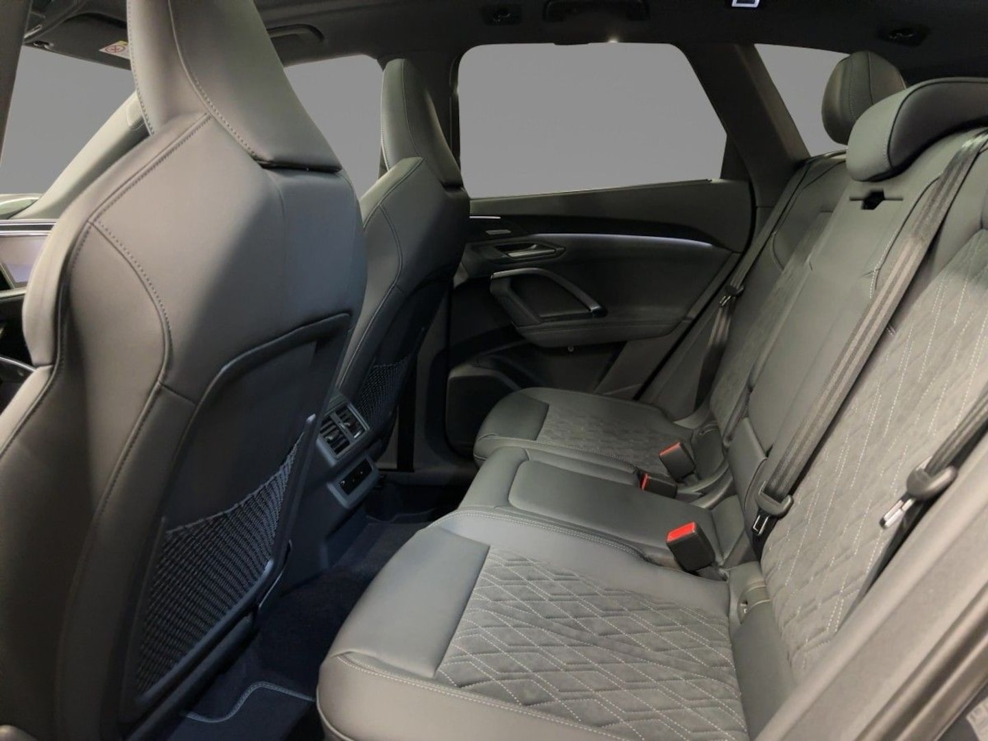 Bild über Audi Q5 SUV TDI quattro 220 kW S tronic - für weitere Informationen kontaktieren Sie den Audi Partner