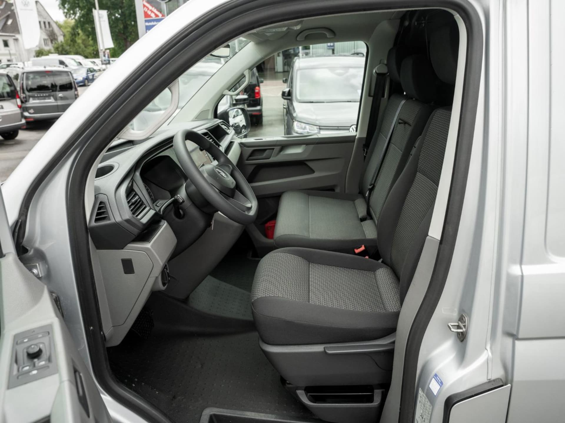 Volkswagen T6.1 Transporter Kasten langer Radstand