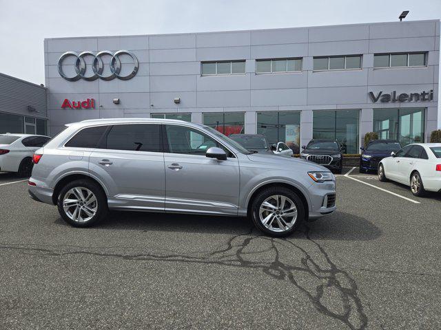 2022 Audi Q7 55 Premium Plus quattro Tiptronic's photo