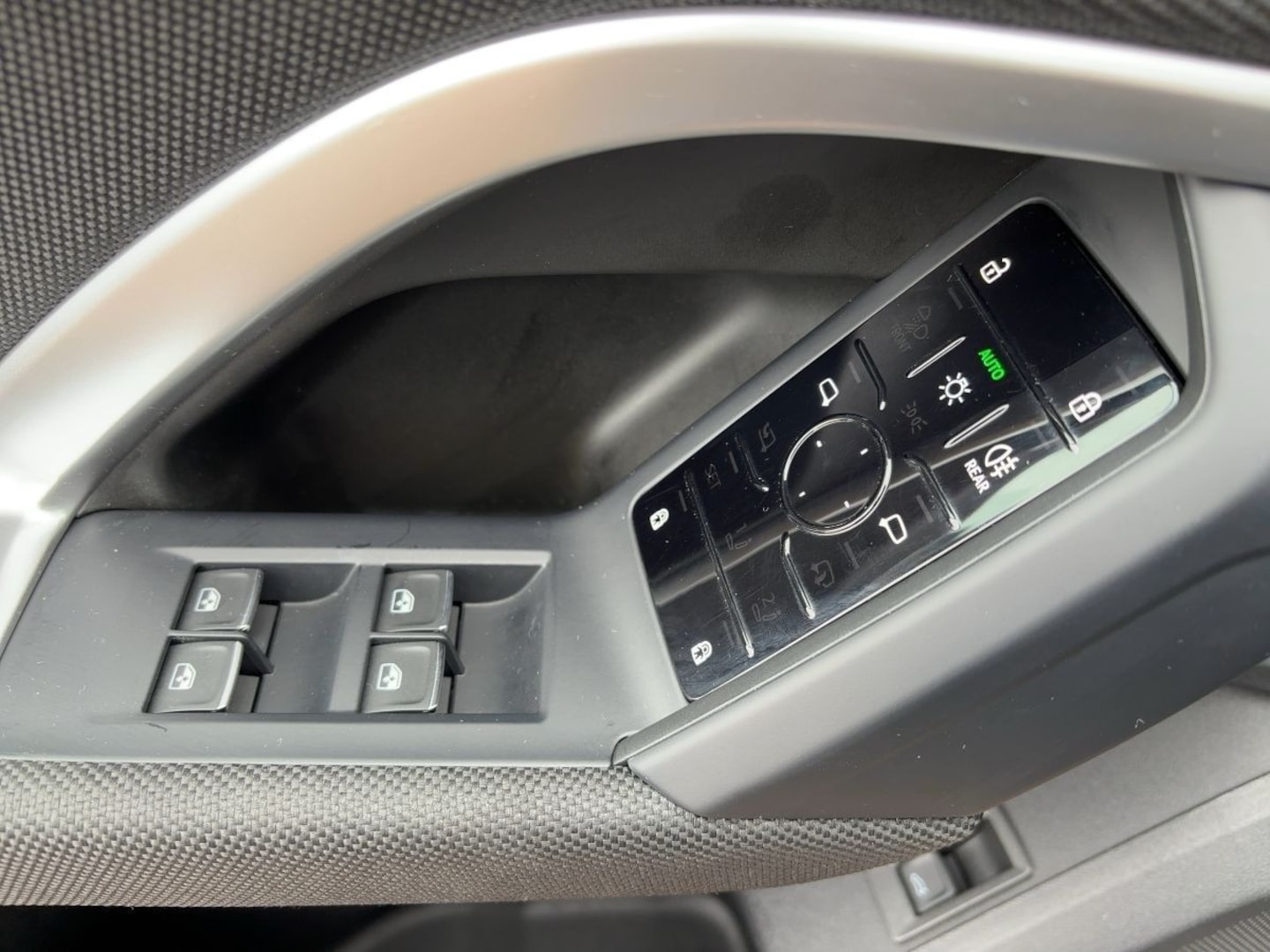 Bild über Audi Q5 SUV TDI quattro 150 kW S tronic - für weitere Informationen kontaktieren Sie den Audi Partner