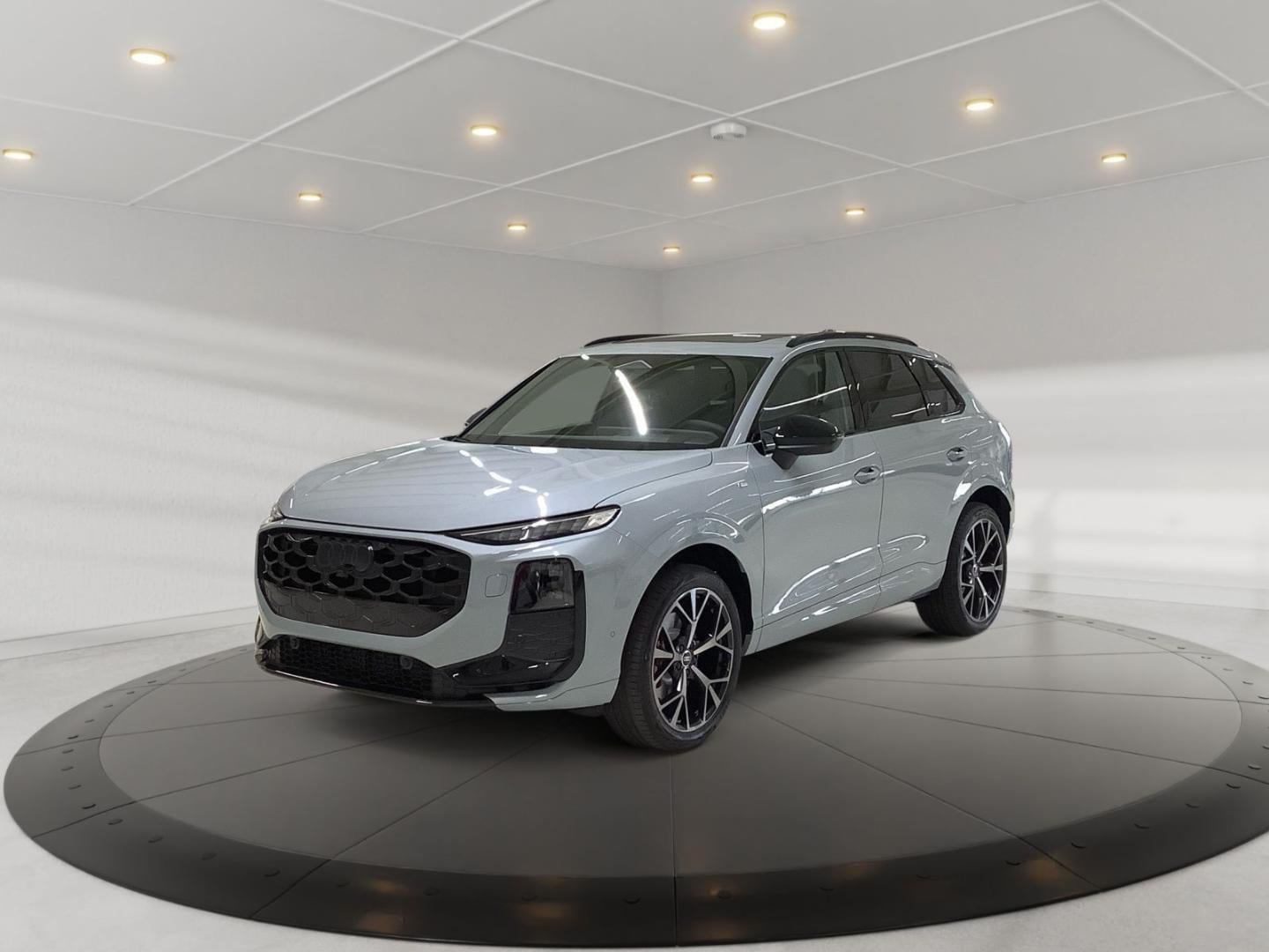 Bild über Audi Q3 SUV TFSI quattro 195 kW S tronic - für weitere Informationen kontaktieren Sie den Audi Partner