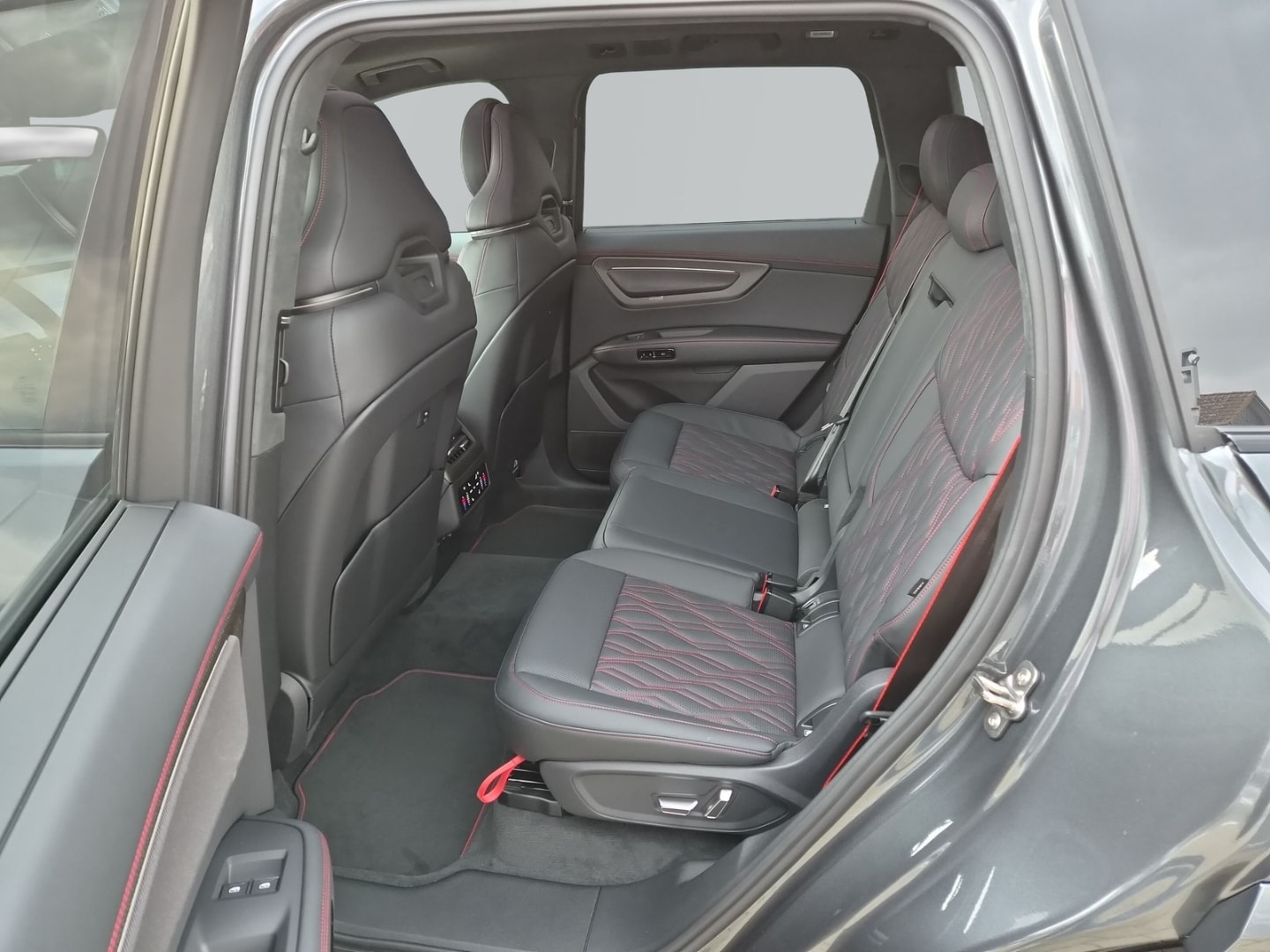 Bild über Audi Q7 SUV TDI quattro 220 kW tiptronic - für weitere Informationen kontaktieren Sie den Audi Partner