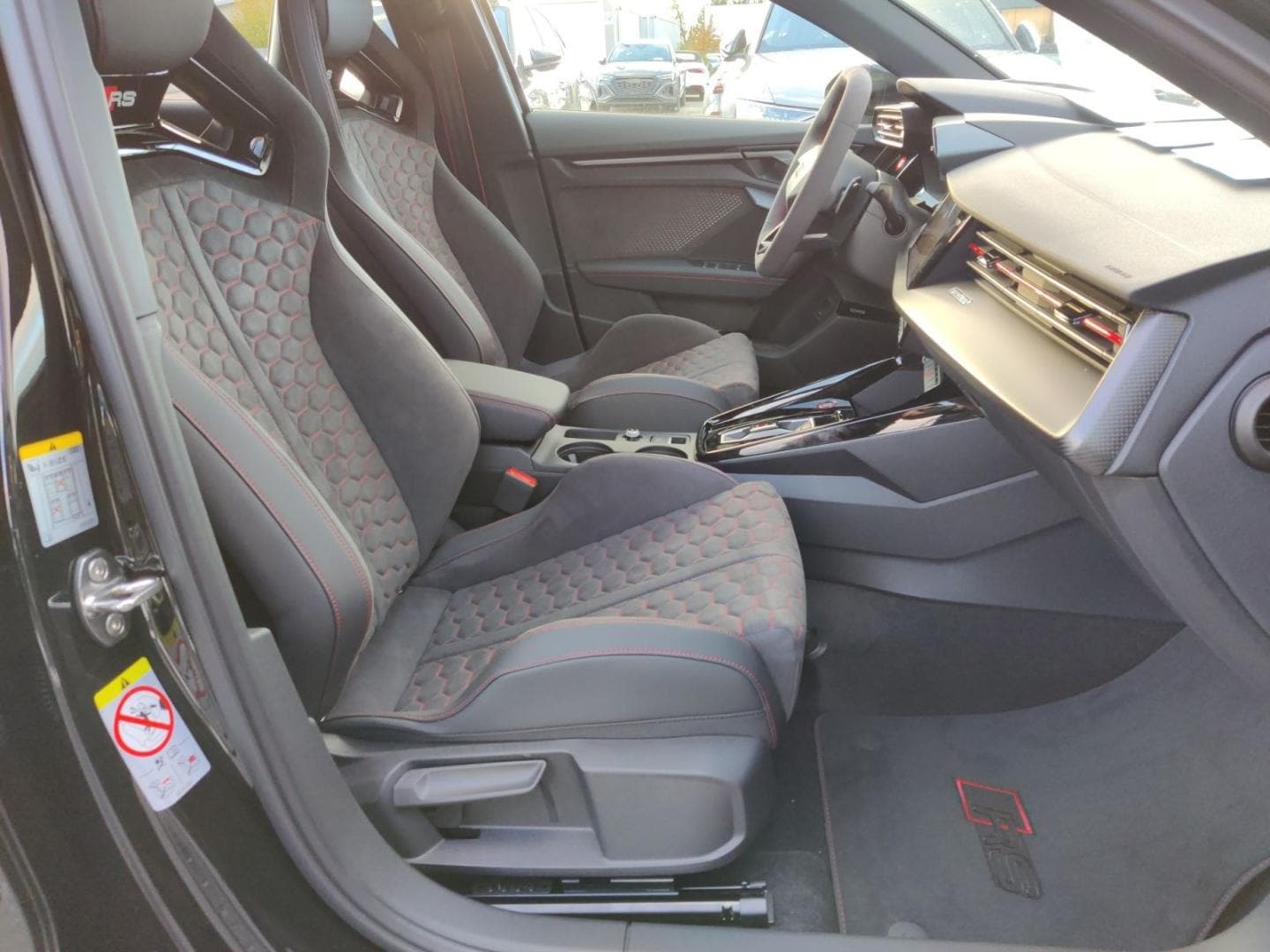 Bild über Audi RS 3 Sportback TFSI quattro 294 kW S tronic - für weitere Informationen kontaktieren Sie den Audi Partner