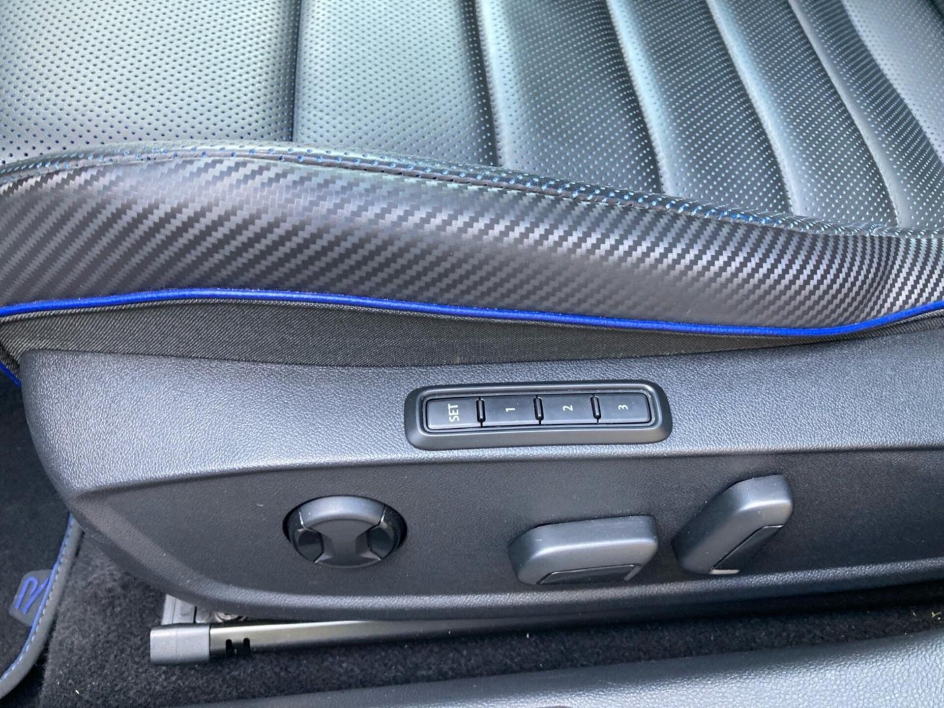 Volkswagen Golf Variant R