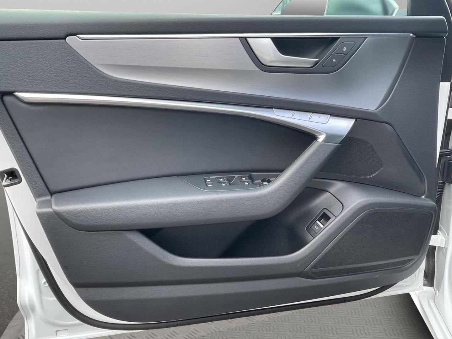 Bild über Audi S6 Avant TDI quattro tiptronic - für weitere Informationen kontaktieren Sie den Audi Partner