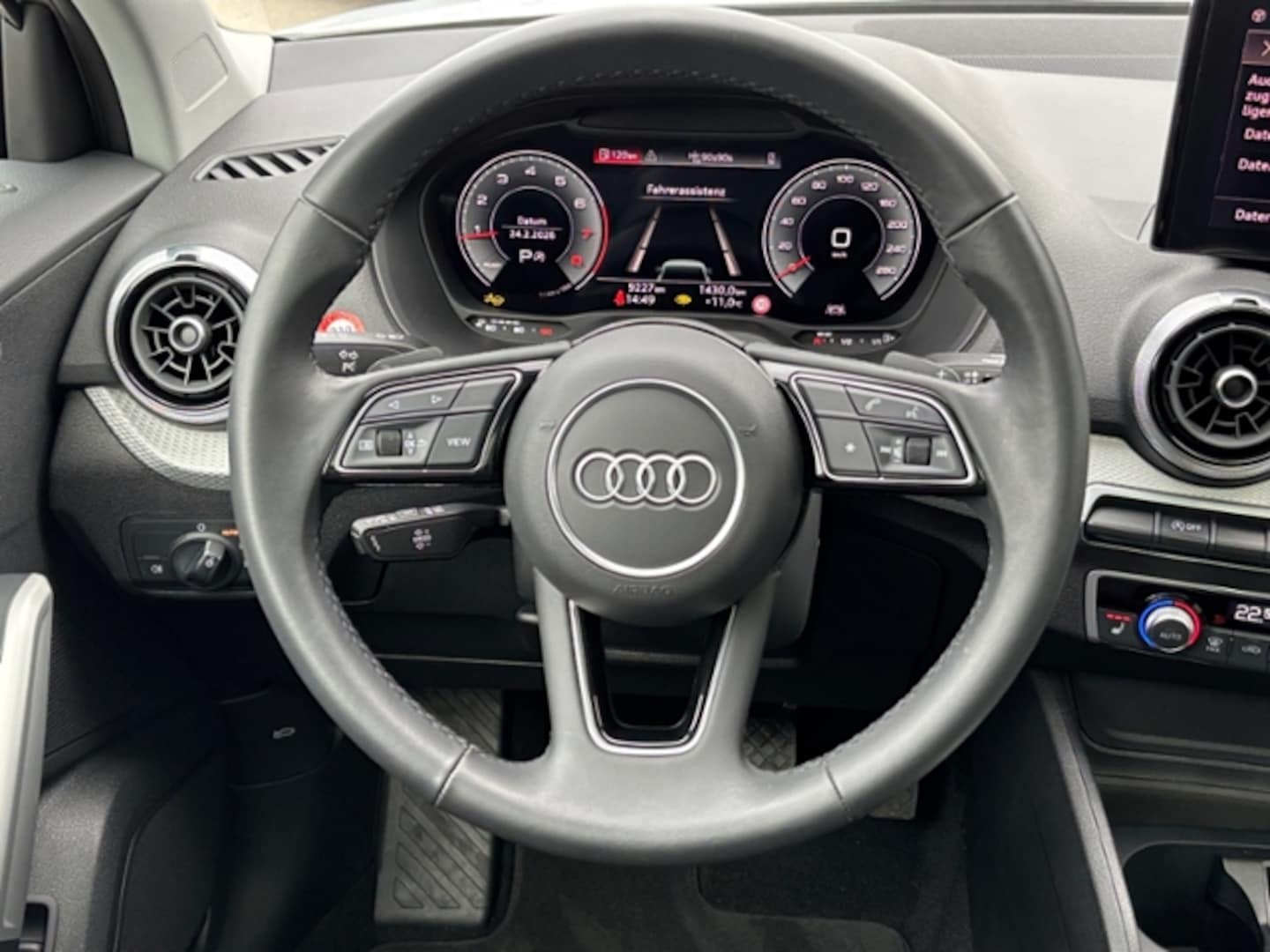 Bild über Audi Q2 S line 40 TFSI quattro S tronic - für weitere Informationen kontaktieren Sie den Audi Partner