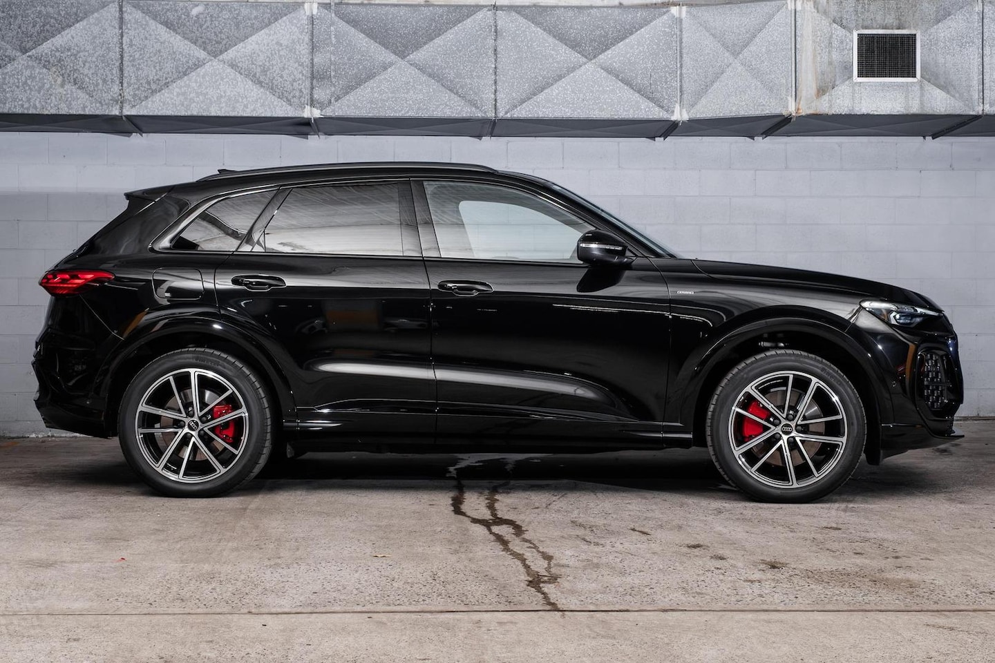 Image about Audi Q5 SUV e-hybrid quattro S tronic